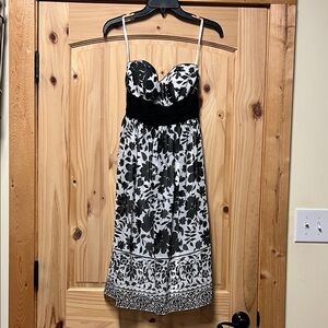 NWOT White House Black Market Strapless Black and White Cocktail Dress 0